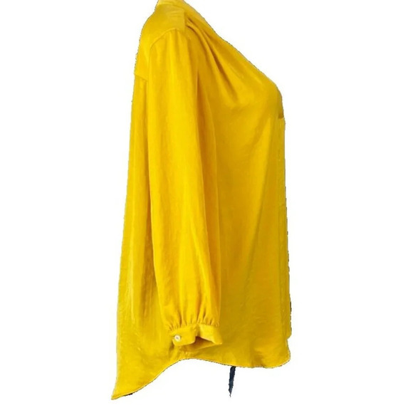 Vince Camuto +1X Marigold Hammered Satin Split Neck Step-Hem 3/4 Sleeve Blouse - Picture 3 of 6